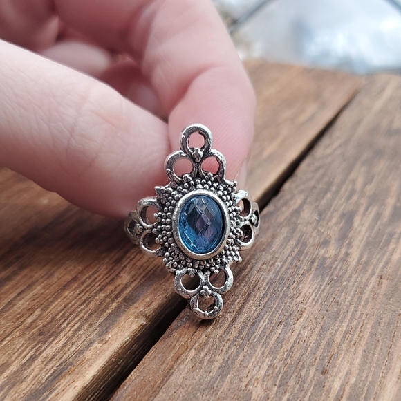 Estate Jewelry - Blue Gem Filigree Ring - Women Jewelry Size 8 R825